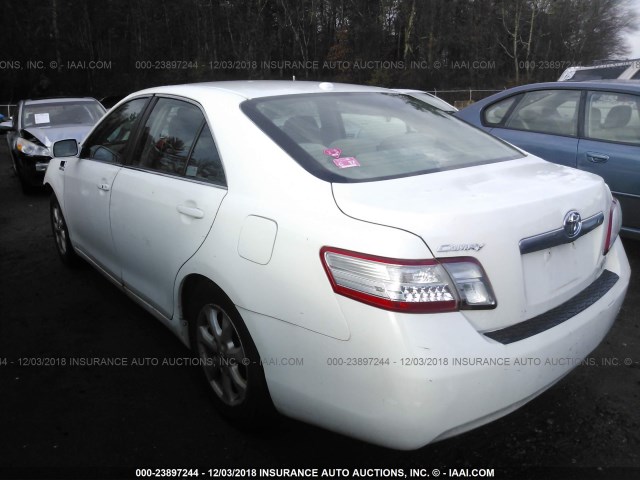 4T1BB3EK9BU130557 - 2011 TOYOTA CAMRY HYBRID WHITE photo 3