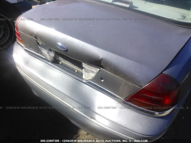 2FAFP74W5WX100558 - 1998 FORD CROWN VICTORIA LX GRAY photo 6