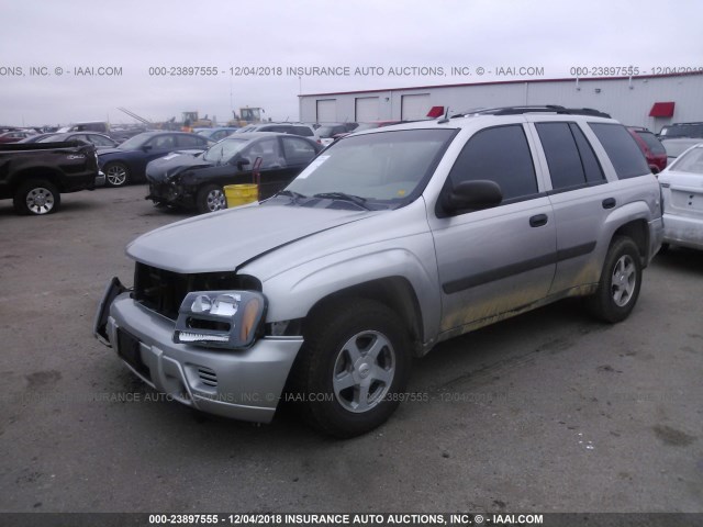 1GNDS13S252389953 - 2005 CHEVROLET TRAILBLAZER LS/LT SILVER photo 2