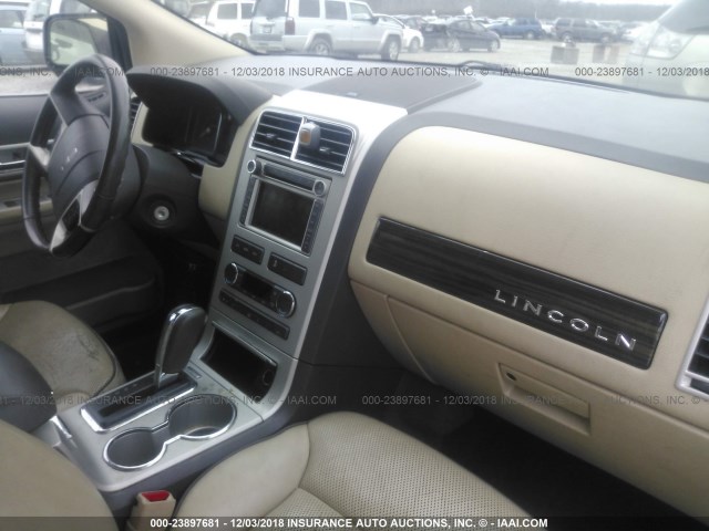 2LMDU88CX8BJ00362 - 2008 LINCOLN MKX CREAM photo 5