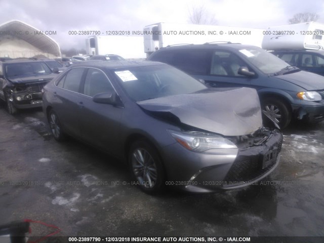 4T1BF1FK8HU393736 - 2017 TOYOTA CAMRY LE/XLE/SE/XSE ყავისფერი ფოტო 1