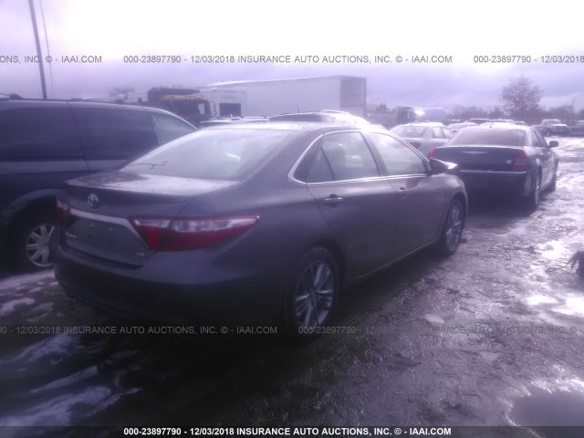 4T1BF1FK8HU393736 - 2017 TOYOTA CAMRY LE/XLE/SE/XSE ყავისფერი ფოტო 4