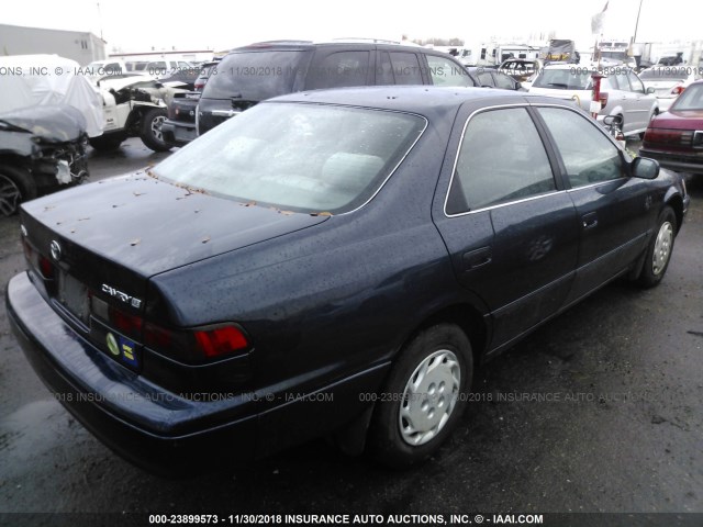 JT2BG22KXX0309055 - 1999 TOYOTA CAMRY LE/XLE BLUE photo 4