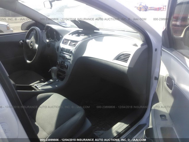 1G1ZC5EU4CF279437 - 2012 CHEVROLET MALIBU 1LT WHITE photo 5