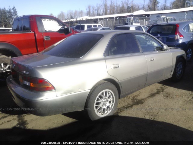 JT8BF28G3W5038403 - 1998 LEXUS ES 300 SILVER photo 4