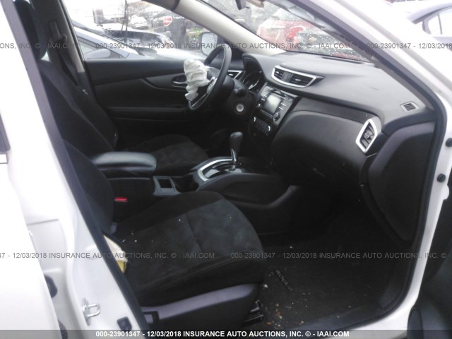 5N1AT2MT0GC827982 - 2016 NISSAN ROGUE S/SL/SV WHITE photo 5