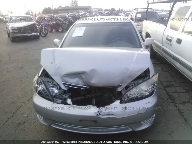 4T1BE32K45U062796 - 2005 TOYOTA CAMRY LE/XLE/SE SILVER photo 6