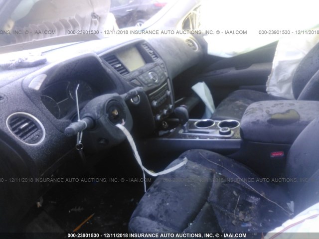 5N1AR2MM6GC646229 - 2016 NISSAN PATHFINDER S/SV/SL/PLATINUM WHITE photo 5