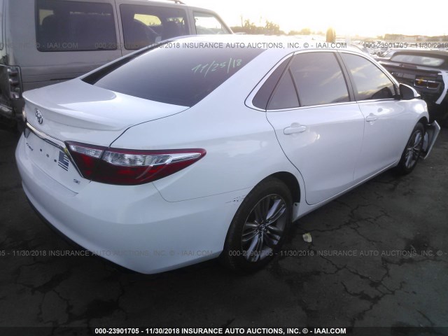 4T1BF1FK6FU993720 - 2015 TOYOTA CAMRY LE/XLE/SE/XSE WHITE photo 4