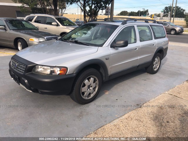 YV1SZ58D121054112 - 2002 VOLVO V70 XC SILVER photo 2