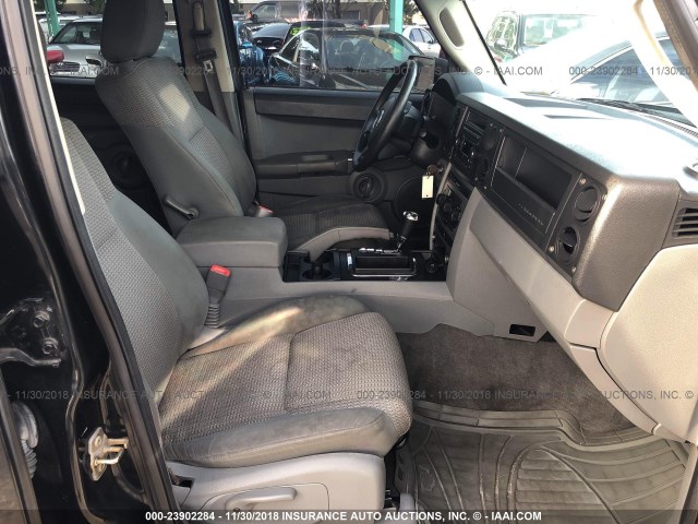1J8HG48K36C356762 - 2006 JEEP COMMANDER BLACK photo 5