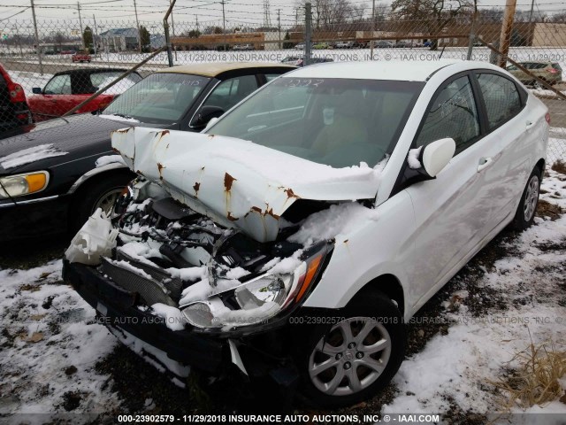 KMHCT4AE9DU506927 - 2013 HYUNDAI ACCENT GLS/GS WHITE photo 2