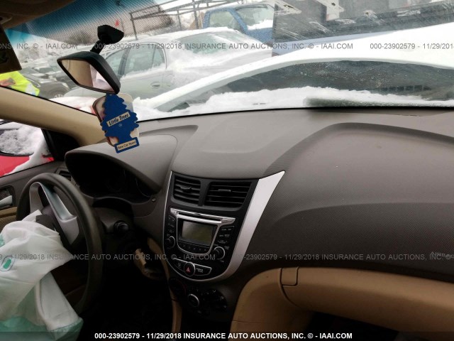 KMHCT4AE9DU506927 - 2013 HYUNDAI ACCENT GLS/GS WHITE photo 5