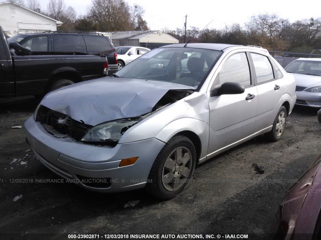 1FAHP34NX7W351615 - 2007 FORD FOCUS ZX4/S/SE/SES SILVER photo 2
