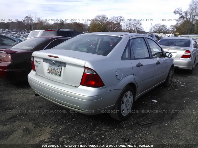 1FAHP34NX7W351615 - 2007 FORD FOCUS ZX4/S/SE/SES SILVER photo 4
