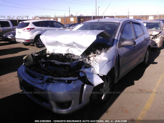 1FAHP37NX6W257969 - 2006 FORD FOCUS ZX5 SILVER photo 2