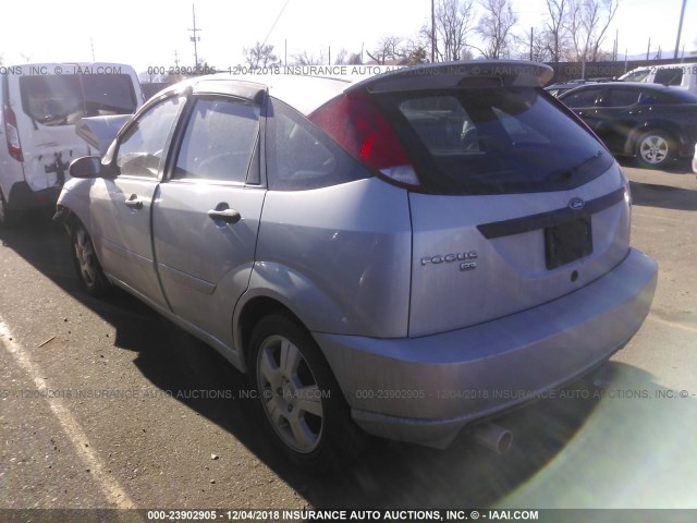 1FAHP37NX6W257969 - 2006 FORD FOCUS ZX5 SILVER photo 3