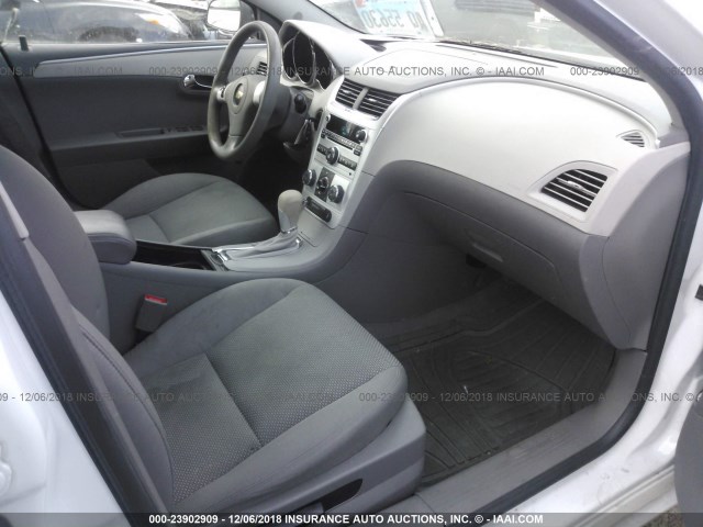 1G1ZA5EU0CF163674 - 2012 CHEVROLET MALIBU LS WHITE photo 5
