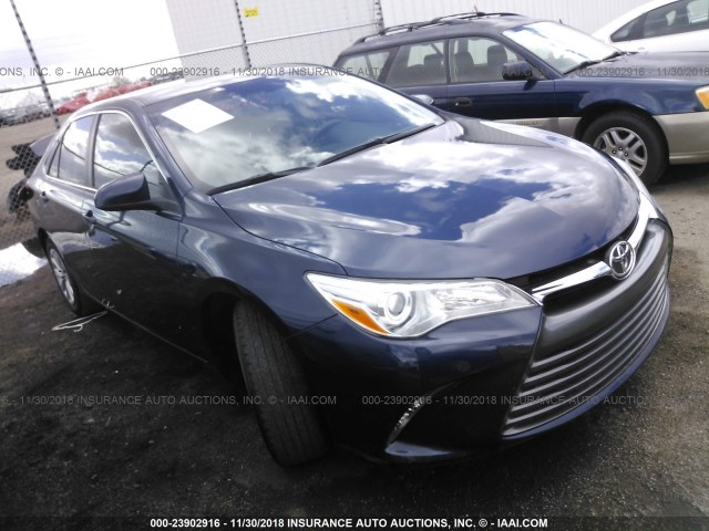4T1BF1FK9HU648832 - 2017 TOYOTA CAMRY LE/XLE/SE/XSE BLUE photo 1