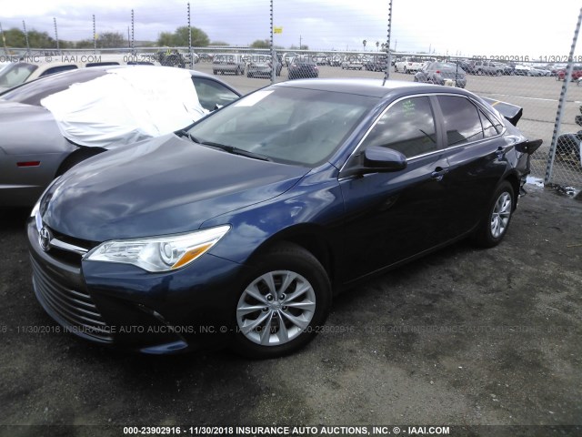 4T1BF1FK9HU648832 - 2017 TOYOTA CAMRY LE/XLE/SE/XSE BLUE photo 2