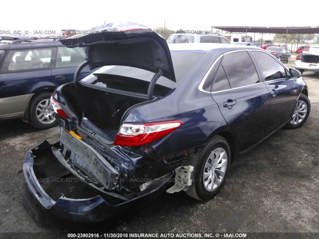 4T1BF1FK9HU648832 - 2017 TOYOTA CAMRY LE/XLE/SE/XSE BLUE photo 4