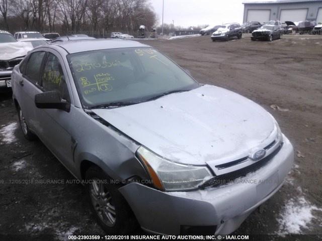 1FAHP35N98W126697 - 2008 FORD FOCUS SE/SEL/SES SILVER photo 1