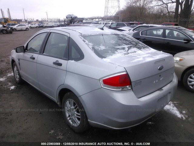 1FAHP35N98W126697 - 2008 FORD FOCUS SE/SEL/SES SILVER photo 3