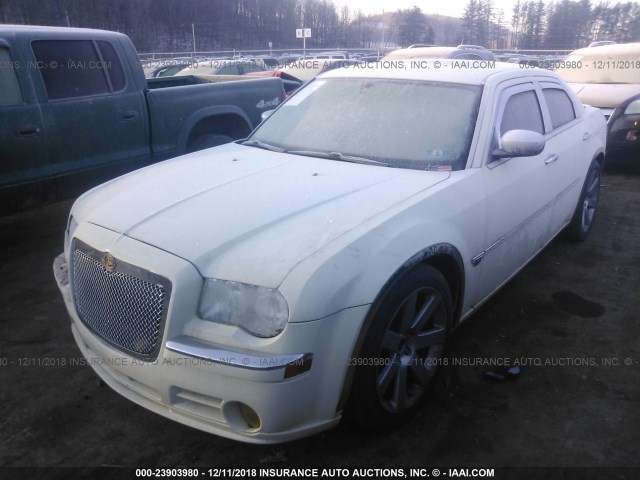 2C3KA63H26H254702 - 2006 CHRYSLER 300C WHITE photo 2