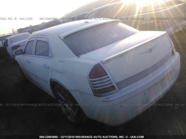 2C3KA63H26H254702 - 2006 CHRYSLER 300C WHITE photo 3