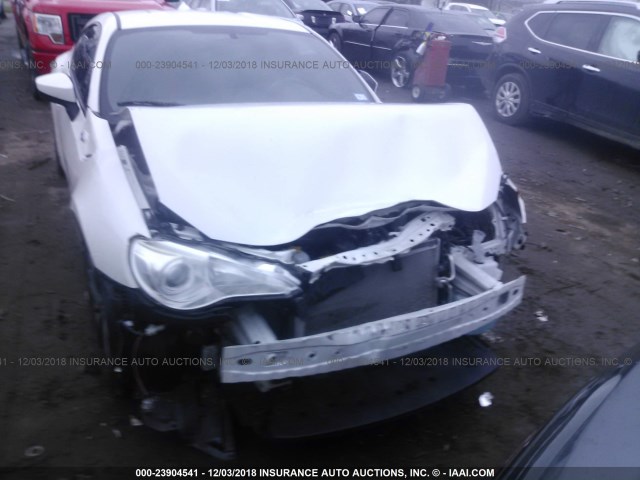 JF1ZNAA13D1712594 - 2013 TOYOTA SCION FR-S WHITE photo 6