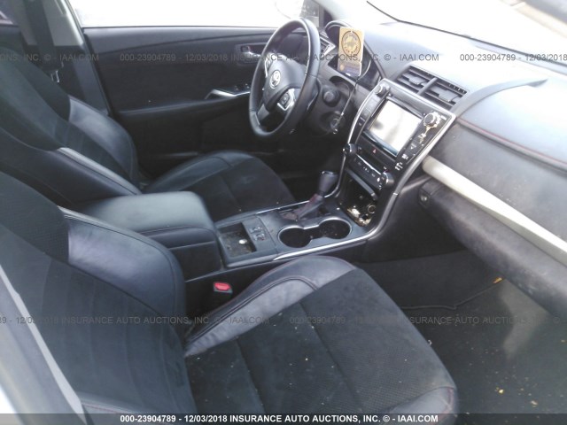 4T1BF1FK9FU017477 - 2015 TOYOTA CAMRY LE/XLE/SE/XSE WHITE photo 5