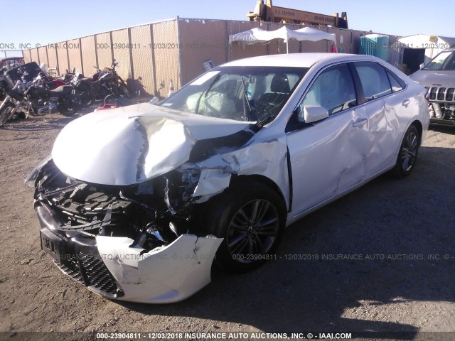 4T1BF1FK8GU157229 - 2016 TOYOTA CAMRY LE/XLE/SE/XSE WHITE photo 2
