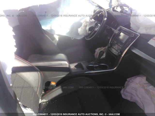 4T1BF1FK8GU157229 - 2016 TOYOTA CAMRY LE/XLE/SE/XSE WHITE photo 5