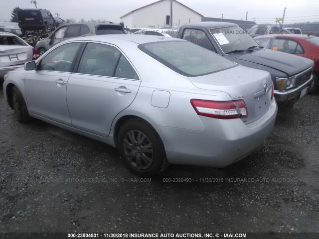 4T1BF3EK3AU065935 - 2010 TOYOTA CAMRY SE/LE/XLE SILVER photo 3