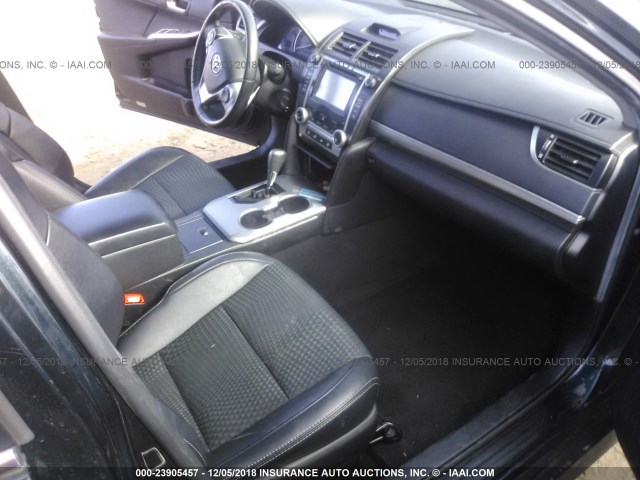 4T1BF1FK1EU773481 - 2014 TOYOTA CAMRY L/SE/LE/XLE 蓝色 照片 5