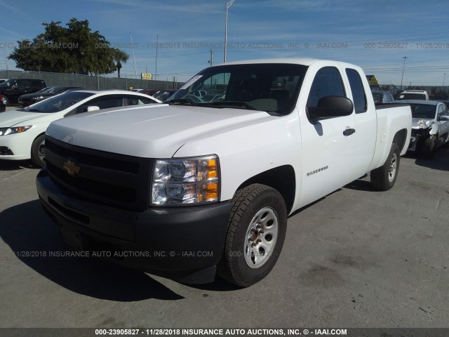 1GCRCPEA0DZ194426 - 2013 CHEVROLET SILVERADO C1500 WHITE photo 2