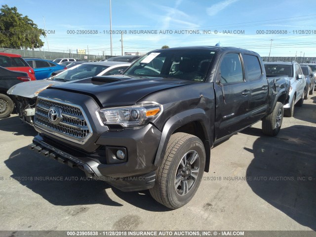 3TMDZ5BN6GM006387 - 2016 TOYOTA TACOMA DBL CAB/SR5/TRD SPORT/OR GRAY photo 2
