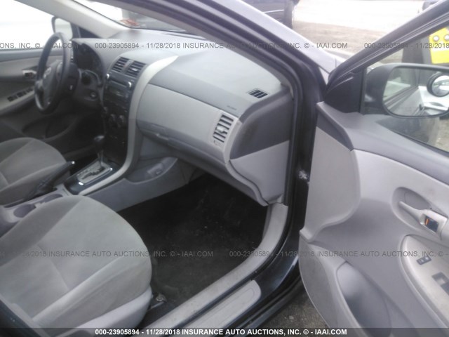 1NXBU4EE8AZ175479 - 2010 TOYOTA COROLLA S/LE/XLE GRAY photo 5