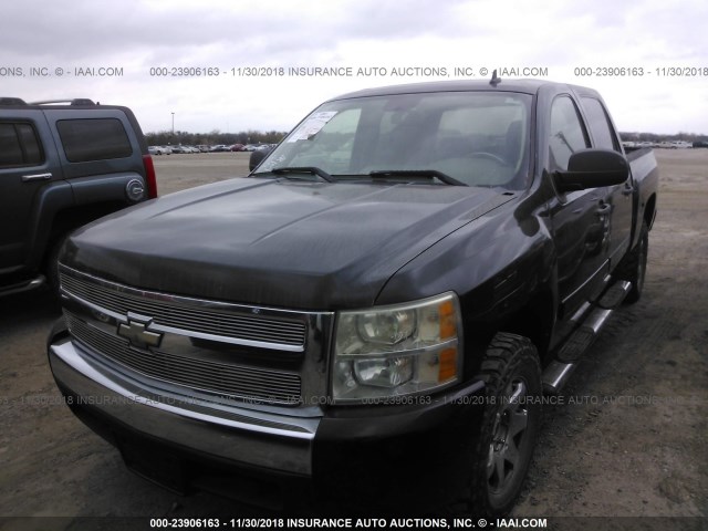 2GCEC13C971703586 - 2007 CHEVROLET SILVERADO C1500 CREW CAB BLACK photo 2