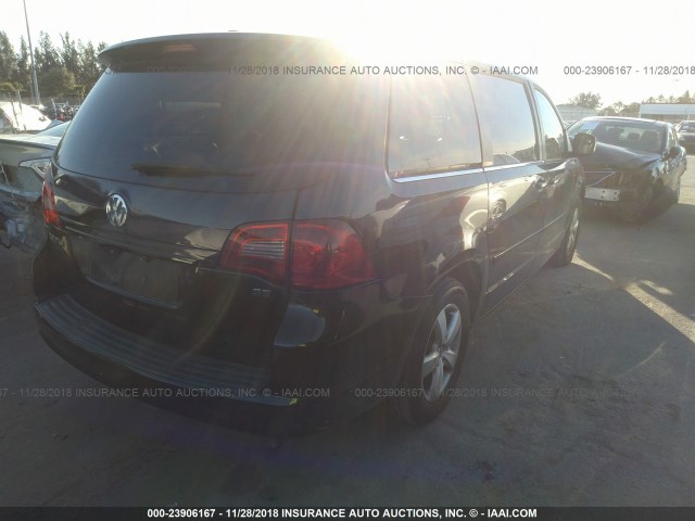 2V4RW3D11AR159102 - 2010 VOLKSWAGEN ROUTAN SE BLACK photo 4