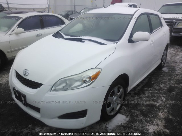 2T1KU40E49C088747 - 2009 TOYOTA COROLLA MATRIX  WHITE photo 2