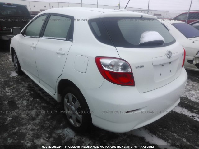 2T1KU40E49C088747 - 2009 TOYOTA COROLLA MATRIX  WHITE photo 3