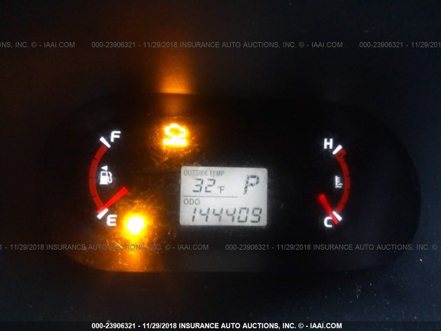 2T1KU40E49C088747 - 2009 TOYOTA COROLLA MATRIX  WHITE photo 7