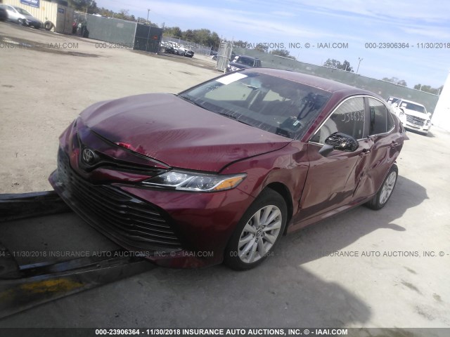 4T1B11HK6JU566896 - 2018 TOYOTA CAMRY L/LE/XLE/SE/XSE RED photo 2