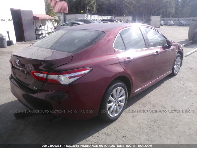 4T1B11HK6JU566896 - 2018 TOYOTA CAMRY L/LE/XLE/SE/XSE RED photo 4