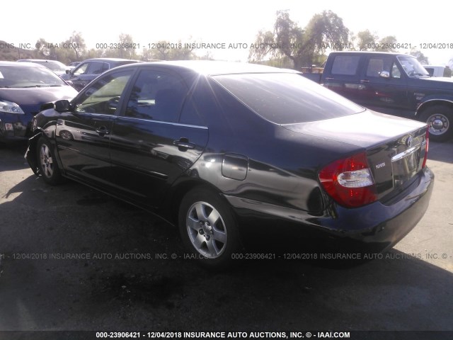 JTDBE32K920055298 - 2002 TOYOTA CAMRY LE/XLE/SE BLACK photo 3