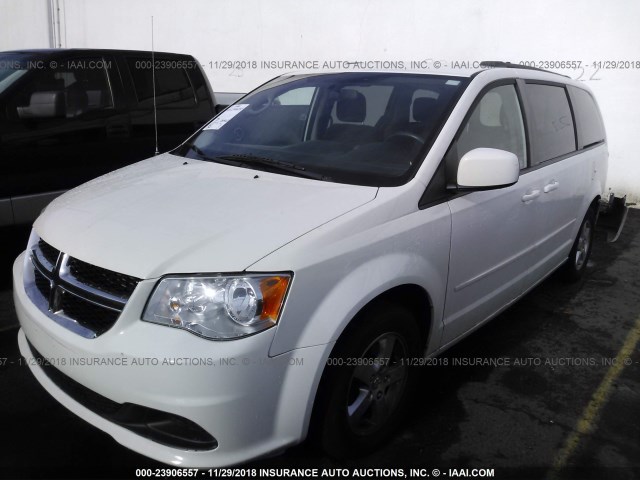 2C4RDGCG2DR581090 - 2013 DODGE GRAND CARAVAN SXT WHITE photo 2