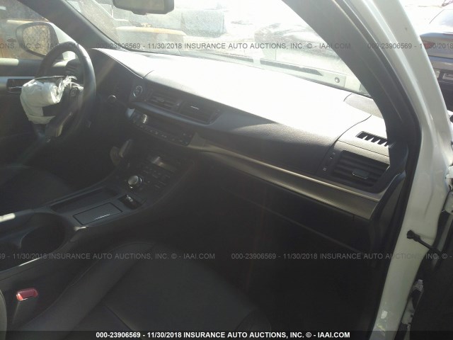 JTHKD5BH8F2244309 - 2015 LEXUS CT 200 WHITE photo 5