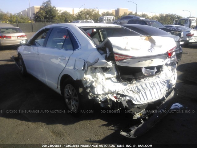 4T1BF1FK8HU274651 - 2017 TOYOTA CAMRY LE/XLE/SE/XSE WHITE photo 3
