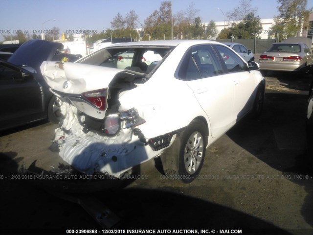 4T1BF1FK8HU274651 - 2017 TOYOTA CAMRY LE/XLE/SE/XSE WHITE photo 4